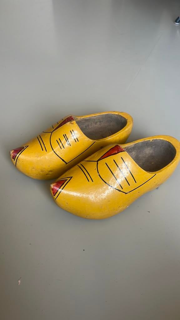 Houten klompen., Ophalen, Zo goed als nieuw