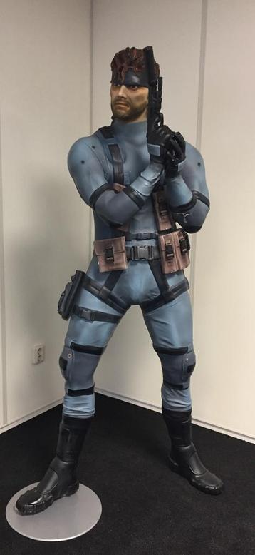 “Solid Snake” 1:1 standbeeld Muckle Mannequins Studio Oxmox beschikbaar voor biedingen