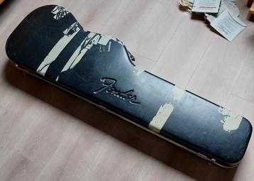 Oude Fender basgitaar koffer (jaren '90 of '00) beschikbaar voor biedingen
