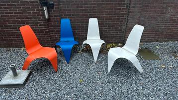 4 stalen design stoeltjes beschikbaar voor biedingen