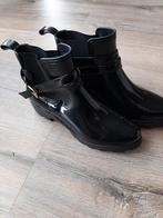 Regenlaars mt 41 zwartglans hakje,elastiek, riempje, Kleding | Dames, Zwart, Lage of Enkellaarzen, Ophalen of Verzenden, Zo goed als nieuw