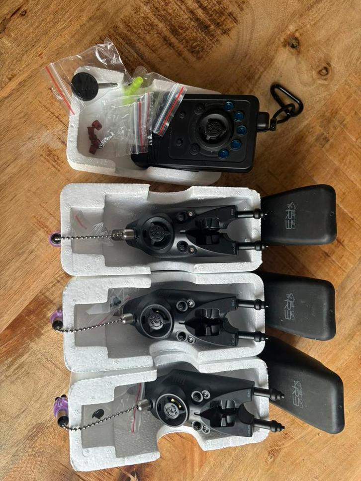 Nash R3 siren beetmelder set 3+1 blauw inclusief hangers, Watersport en Boten, Hengelsport | Karpervissen, Gebruikt, Complete set
