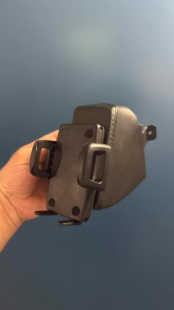 Golf 5/6 telefoonhouder beschikbaar voor biedingen