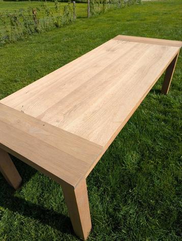 Eiken tafel massief  beschikbaar voor biedingen
