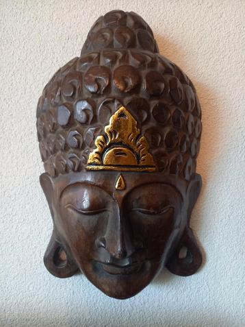 Boudha hout met goud accenten beschikbaar voor biedingen