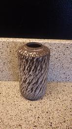 mooie vaas versierd net bruine en lichtbeige strepen, Huis en Inrichting, Woonaccessoires | Vazen, Gebruikt, Overige kleuren, Aardewerk of Porselein