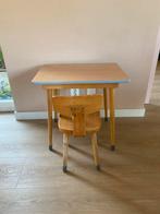 Vintage/retro stoeltje en schooltafel, Kinderen en Baby's, Kinderkamer | Tafels en Stoelen, Ophalen, Zo goed als nieuw, Tafel(s) en Stoel(en)