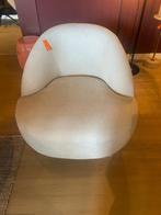 Dyyk - Fauteuil in wit met houten poot, Huis en Inrichting, Fauteuils, Ophalen, Hout, 75 tot 100 cm, Zo goed als nieuw