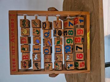 Leer het alfabet beschikbaar voor biedingen