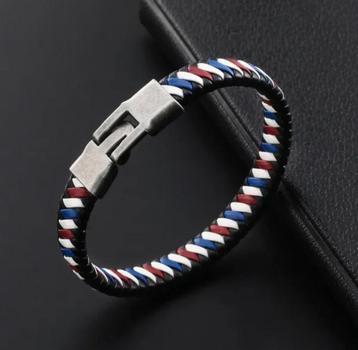 Leren armband.  beschikbaar voor biedingen