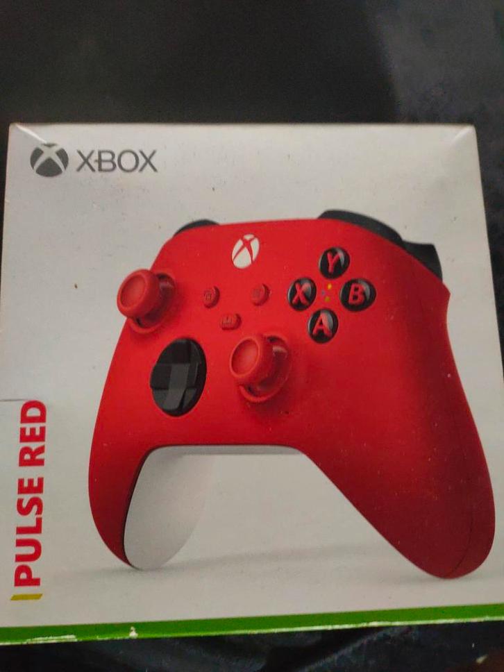 Xbox Wireless Controller - Pulse Red - ZGAN, Spelcomputers en Games, Spelcomputers | Xbox | Accessoires, Zo goed als nieuw, Xbox Original
