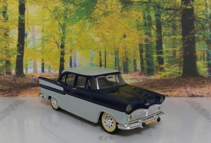 1:43 Simca Vedette Chambord; 4-door saloon 1958 Norev 574000, Hobby en Vrije tijd, Modelauto's | 1:43, Zo goed als nieuw, Auto