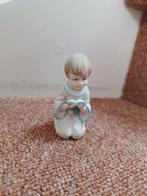 Beeldje: kindje met boek, Ophalen of Verzenden