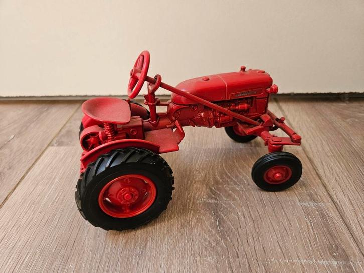 McCormick Farmall Cub modeltractor - verzamelobject, Hobby en Vrije tijd, Modelauto's | 1:32, Gebruikt, Tractor of Landbouw, Overige merken