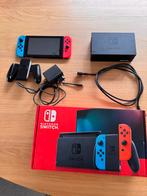 Nintendo Switch in originele doos met reiskoffer en 2 docks, Ophalen of Verzenden, Zo goed als nieuw, Met 2 controllers, Switch Original