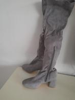 Mooie grijs-zilveren suede overknee dames laarzen,maat40, Hoge laarzen, Ophalen of Verzenden, Zo goed als nieuw, Grijs