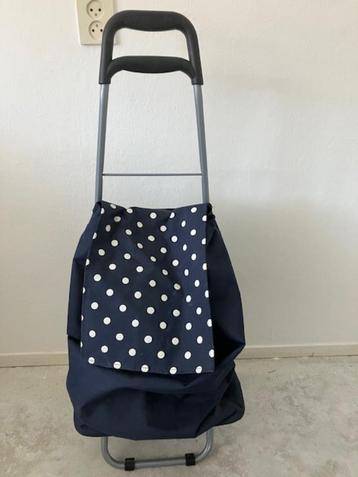 Boodschappentrolley met wielen beschikbaar voor biedingen