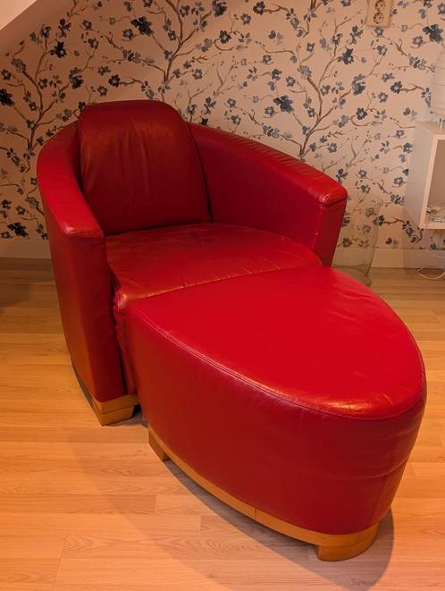 Calia | Leren fauteuil stoel + poef | Relaxstoel, Huis en Inrichting, Fauteuils, Gebruikt, Hout, Kunststof, Leer, Metaal, Overige materialen