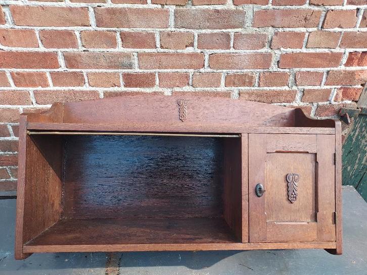 Antiek eiken wandkastje, zgn. bijbelkastje., Antiek en Kunst, Antiek | Woonaccessoires, Ophalen of Verzenden