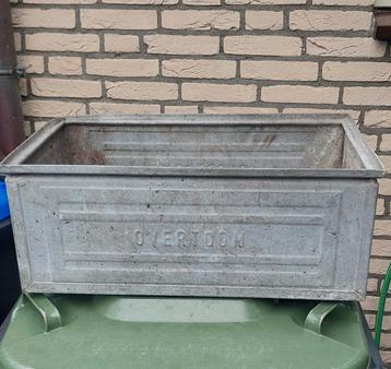 Decoratieve zinken bak  beschikbaar voor biedingen