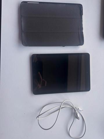 Ipad Mini (gen 1) met kleine barst in zijscherm. beschikbaar voor biedingen