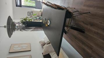 Houten eetkamertafel MOET weg!  beschikbaar voor biedingen