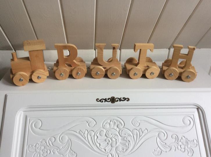 GROTE lettertrein naamtrein Ruth, Kinderen en Baby's, Kinderkamer | Inrichting en Decoratie, Zo goed als nieuw, Ophalen