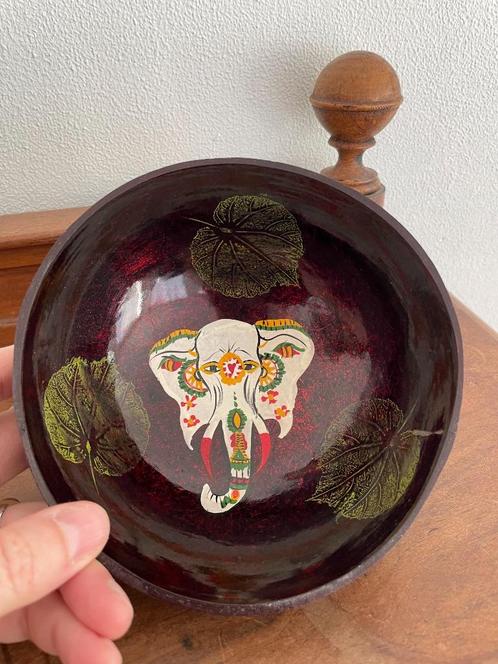 Schaaltje kokosnoot met afdruk olifant, Antiek en Kunst, Kunst | Niet-Westerse kunst, Ophalen of Verzenden