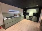 Showroom Beda Bari MDF Lak - Calacatta Groen Greeploos, Huis en Inrichting, Keuken | Complete keukens, Ophalen, WST Keukens BV
