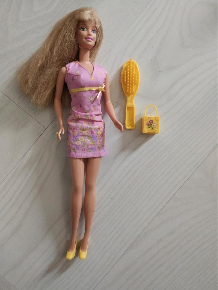 Pretty Flowers Barbie Mattel 1999, Verzamelen, Poppen, Zo goed als nieuw, Pop, Ophalen of Verzenden