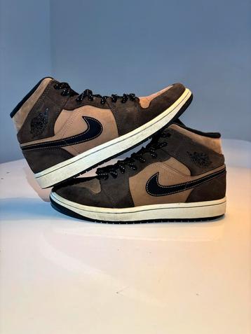 Air Jordan 1 Mid SE Dark Chocolate  beschikbaar voor biedingen