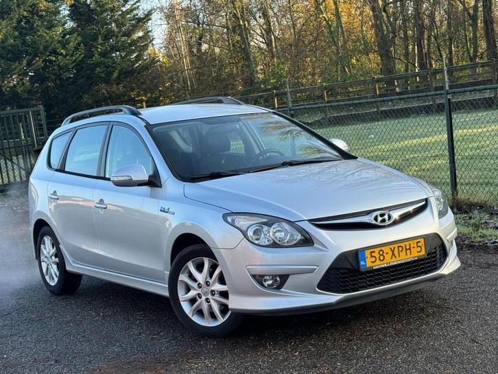 Hyundai I30 CW 1.6i i-Motion /Trekhaak/Airco/, Auto's, Hyundai, Bedrijf, Te koop, i30, ABS, Airbags, Airconditioning, Alarm, Boordcomputer