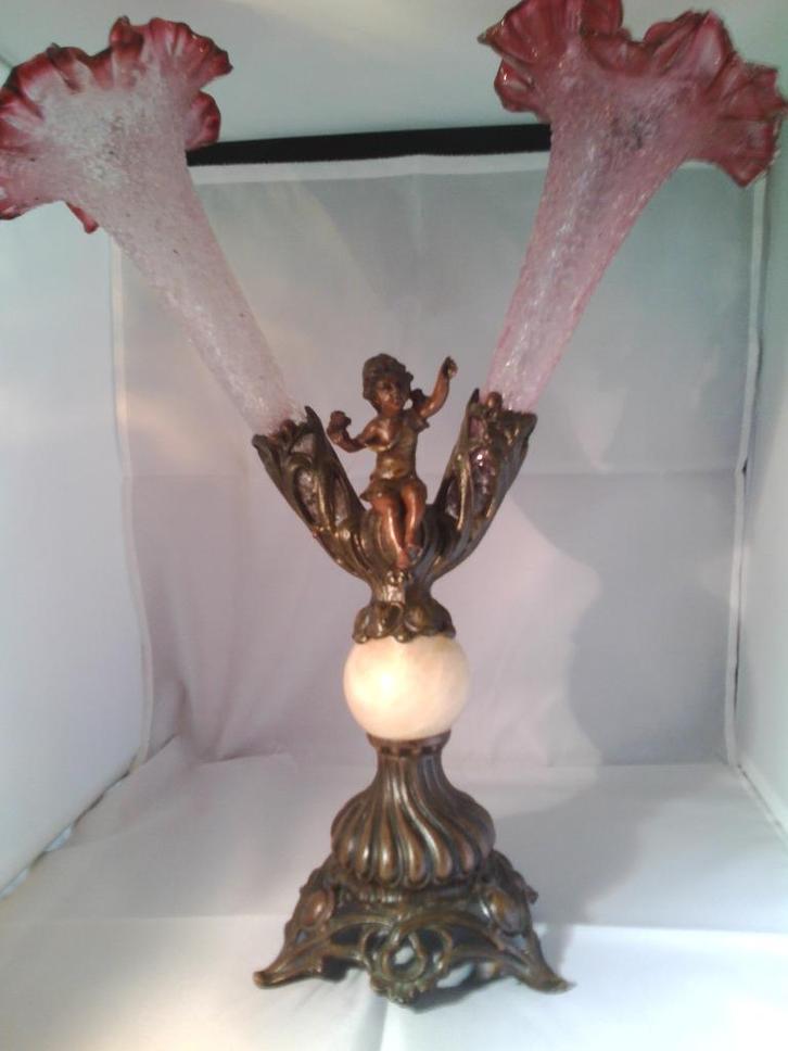 Tafelstuk een voet met marmeren bol cupido en 2 cranberry, Antiek en Kunst, Antiek | Glas en Kristal, Ophalen