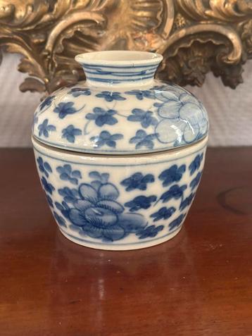 Antieke Arita pot blauw-wit Japan Meiji ca.1890 gemerkt beschikbaar voor biedingen