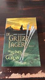 John Flanagan - De Grojze jager boek 1, Boeken, Ophalen of Verzenden, Gelezen, John Flanagan
