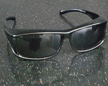 Mooie Overzet Zonnebril Ofar met Leren Hoes ZGAN beschikbaar voor biedingen