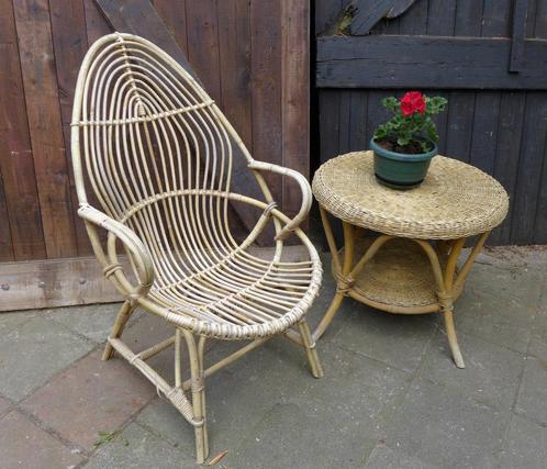 Mooie rotan stoel fauteuil met rond tafeltje, Huis en Inrichting, Stoelen, Gebruikt, Eén, Riet of Rotan, Bruin, Ophalen