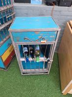 Oude stijl nagemaakt kastje, blauw, metaal met wieltjes, Huis en Inrichting, Ophalen, Zo goed als nieuw
