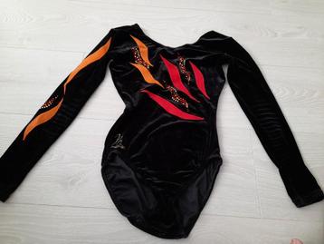 Milano Turn pak 140/152 zwart met rood/ oranje  beschikbaar voor biedingen