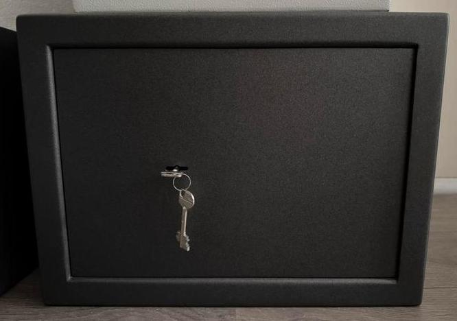 52 kg! Zeer degelijke kluis brandkast RDW cert. 2 sleutels, Huis en Inrichting, Brandblussers en Brandkasten, Zo goed als nieuw