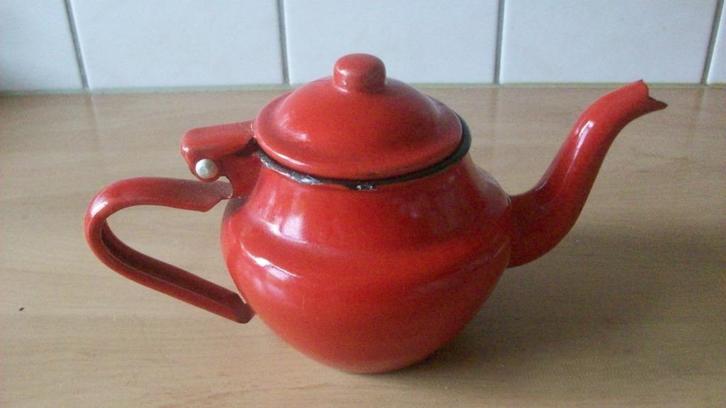 Rood emaille theepotje, Antiek en Kunst, Antiek | Emaille, Ophalen of Verzenden