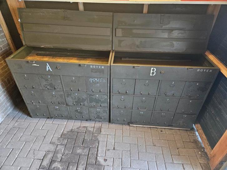 Industriële legerkasten – set van 4 vintage eyecatchers, Antiek en Kunst, Antiek | Meubels | Kasten, Ophalen of Verzenden