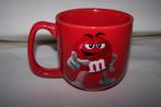 M&M mok rood met tekst Baas. Nieuwstaat., Ophalen of Verzenden, Zo goed als nieuw, Overige stijlen, Kop(pen) en/of Schotel(s)