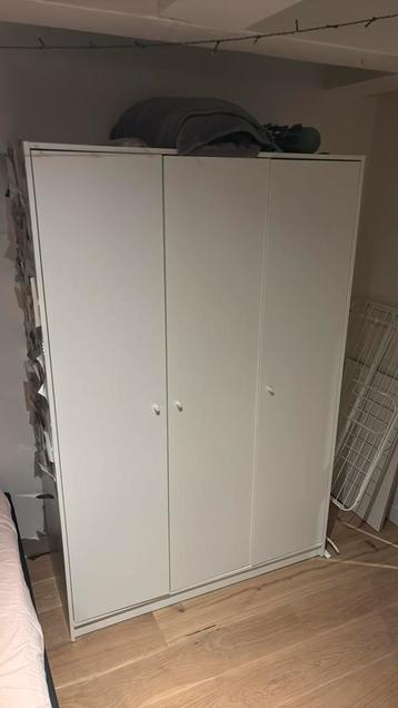 Witte Kledingkast - Ruim en Praktisch!