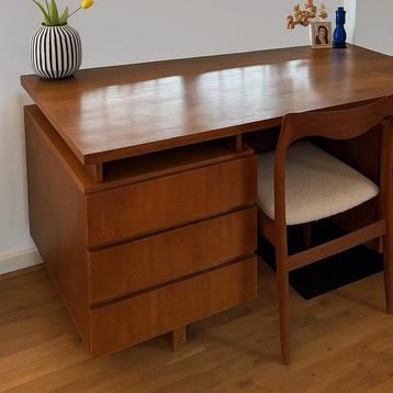 Vintage Bureau Mid-century desk beschikbaar voor biedingen