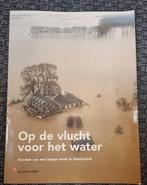 Op de vlucht voor het water, gelderlander /kroniek brandweer, Boeken, Overige Boeken, Ophalen of Verzenden, Zo goed als nieuw