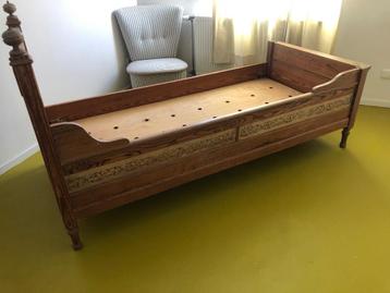 Antiek bed. beschikbaar voor biedingen