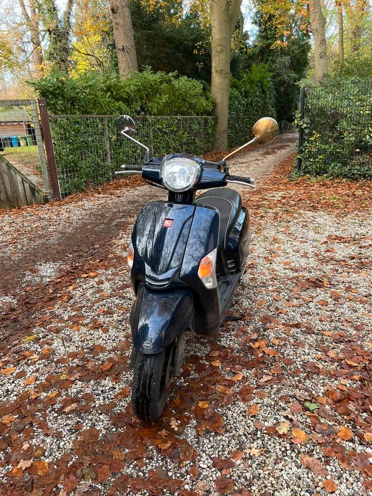 Kymco like 50 scooter, geel kenteken, Fietsen en Brommers, Scooters | Kymco, Zo goed als nieuw, Like, Maximaal 45 km/u, Benzine