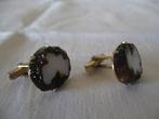 Prachtige manchetknopen goudkleurig met steentje goede staat, Ophalen of Verzenden, Zo goed als nieuw, Overige materialen