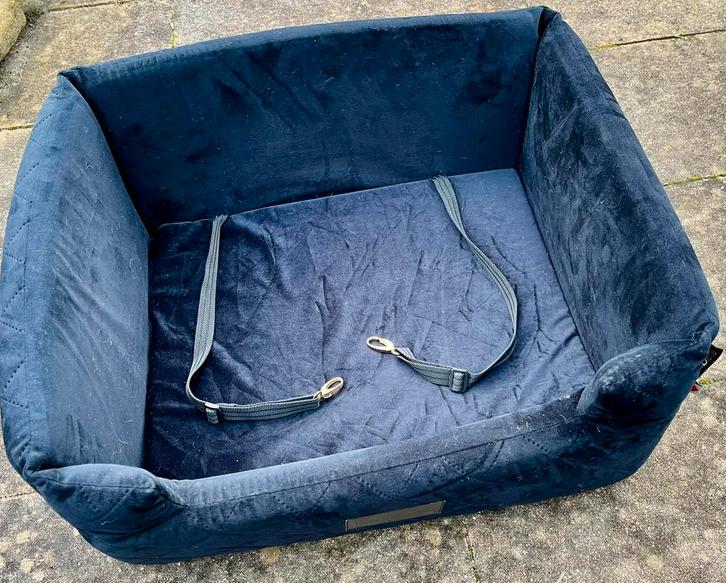 Autostoel voor hond met veilige riempjes- 57x50 cm, Dieren en Toebehoren, Hondenmanden, Zo goed als nieuw, Ophalen